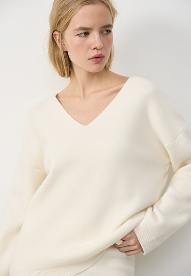 Джемпер с V-образным вырезом 