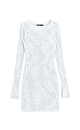 Трикотажное платье длины мини из органического хлопка. Модель приталенного силуэта, с длинными расклешенными рукавами разрезами на манжетах и круглым вырезом горловины. Изделие декорировано объемным растительным орнаментом. <br />
Органический хлопок - более экологичная и безопасная альтернатива обычному хлопку, выращенная без использования химикатов. 