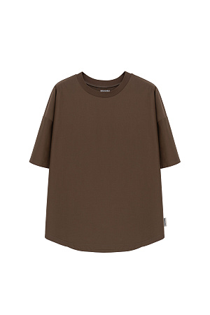 коричневый Oversize футболка из хлопка. Модель свободного силуэта со спущенной линией плеч, круглым вырезом горловины и арочным низом.