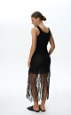 Трикотажный ажурный сарафан из 100% хлопка. Модель свободного кроя, без рукавов, на широких бретельках и U-образным вырезом. Изделие декорировано длинной бахромой.