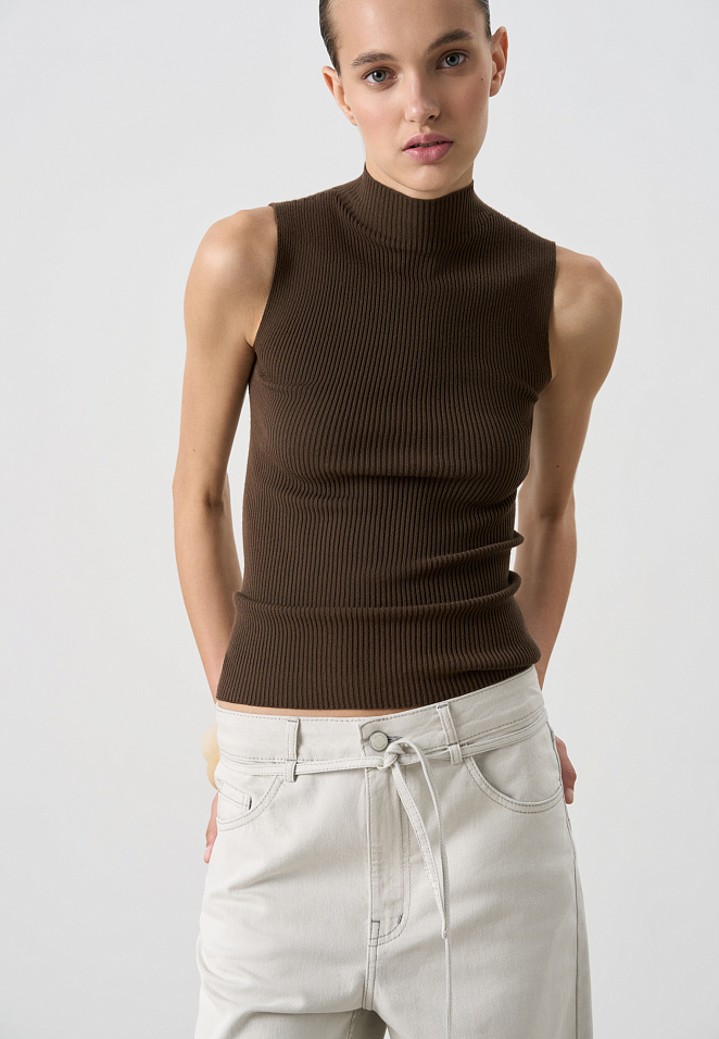 Джинсы с узким поясом