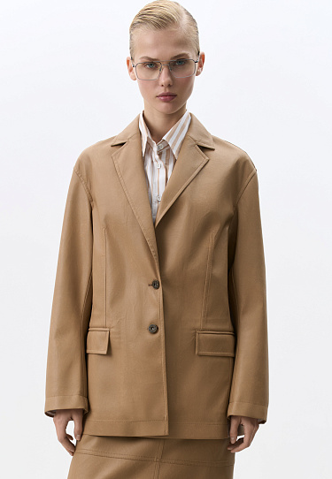 Однобортный жакет из экокожи