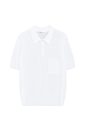 белый Трикотажное поло прямого кроя с коротким рукавом и накладным карманом на груди. Края изделия в рубчик.