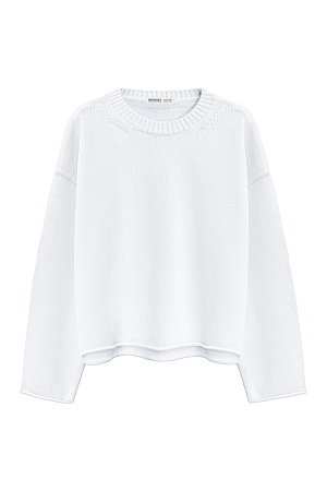 белый Трикотажный джемпер из хлопка с добавлением эластана. Модель свободного силуэта о спущенной линией плеч и круглым вырезом горловины. Изделие декорировано валиками по низу и на манжетах рукавов. 