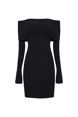 черный Трикотажное платье длины мини из вискозы в рубчик. Модель приталенного силуэта, с длинными рукавами и открытой линией плеч. 