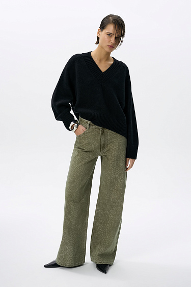 Джинсы с принтом змеиной чешуи