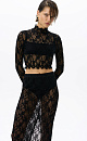 Укороченный топ с кружевом. Модель свободного силуэта с застежкой на молнию. Дополнить образ можно юбкой в таком же стиле.