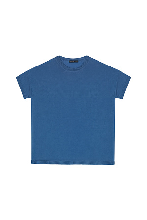 синий Цельновязаная футболка из 100% вискозы. Модель свободного силуэта, со спущенной линией плеча и круглым вырезом горловины. Края изделия выполнены в рубчик.