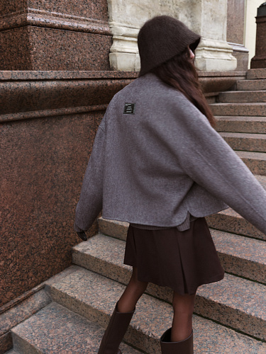 Укороченный жакет из шерсти