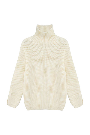 молочный Трикотажный джемпер с шерстью альпака. Модель свободного силуэта со спущенным плечом, высоким воротом и разрезами на манжетах.