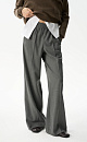 Широкие брюки свободного кроя из смесовой шерсти со стрелками. Передние боковые карманы и эластичный пояс на резинке.