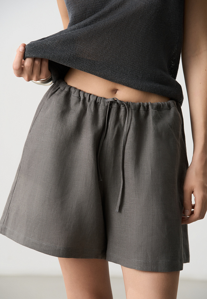 Льняные шорты с кулиской