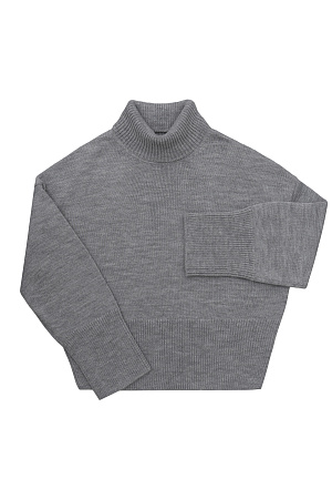 серый Трикотажный джемпер с высоким воротом. Модель свободного силуэта со спущенной линией плеча. Края изделия в рубчик.