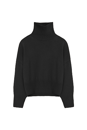 черный Трикотажный джемпер с шерстью альпака. Модель свободного силуэта с высоким воротником, спущенной линией плеча и длинными рукавами. Манжеты и низ изделия в рубчик.