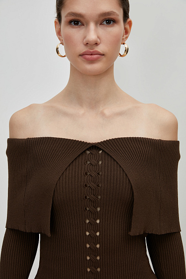 Топ с длинным рукавом и открытой линией плеч