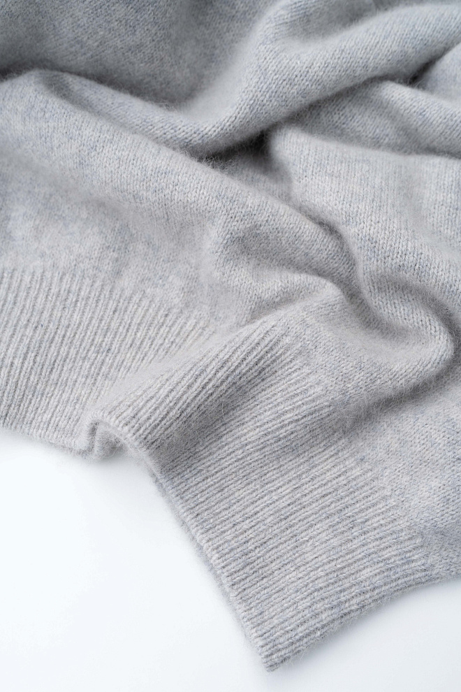 Джемпер из пуха лисы с высоким воротом