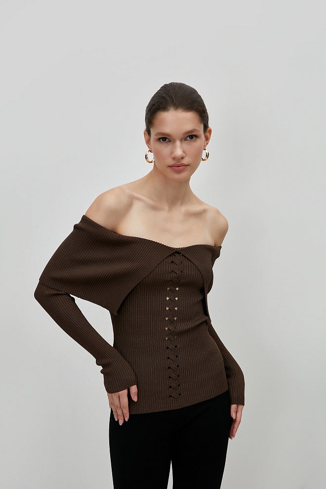 Топ с длинным рукавом и открытой линией плеч