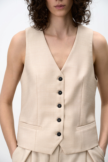 Жилет из шерсти с V-образным вырезом