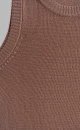 Трикотажный топ из 100% хлопка без рукавов. Модель приталенного силуэта с круглым вырезом горловины. Края изделия выполнены в рубчик.