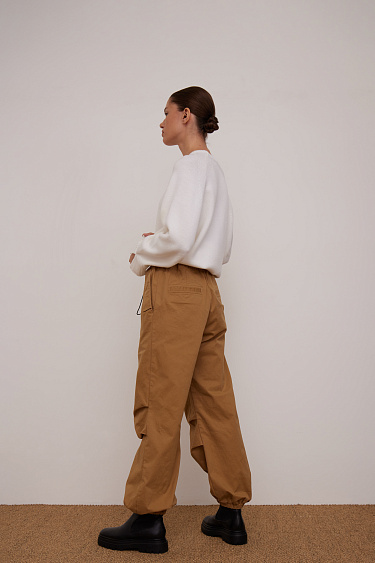 Джемпер с акцентным вырезом