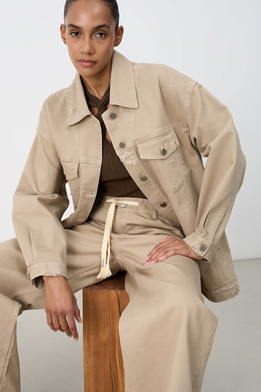 Джинсовый жакет с отложным воротником