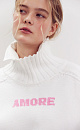 Трикотажный джемпер из 100% хлопка. Модель свободного силуэта со спущенной линией плеч, высоким воротом и вывязанной надписью "Amore" на груди.