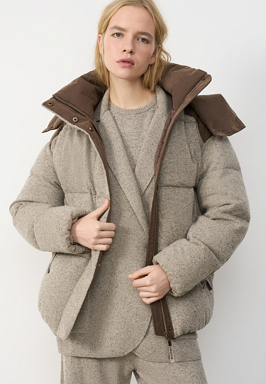 Трикотажный пуховик с капюшоном 