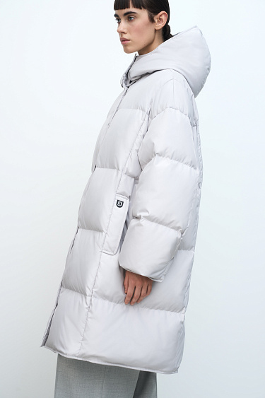 Утепленный пуховик с капюшоном 