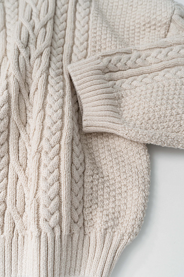 Трикотажный джемпер с косами