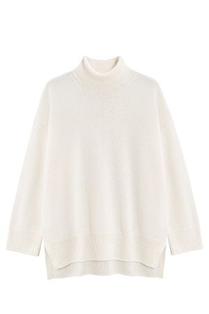 белый Трикотажный джемпер из кашемира и шерсти. Модель свободного силуэта, со спущенной линией плеч и высоким вывязанным воротом. Манжеты рукавов и низ изделия выполнены в рубчик. 
