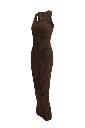 коричневый Трикотажное платье миди из тонкой вискозы. Модель приталенного силуэта, без рукавов, с глубокой проймой и U-вырезом горловины. Изделие выполнено в широкий рубчик.