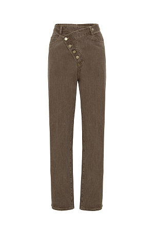 коричневый Классические джинсы из хлопка. Модель прямого кроя с асимметричной застежкой на пуговицы. 
