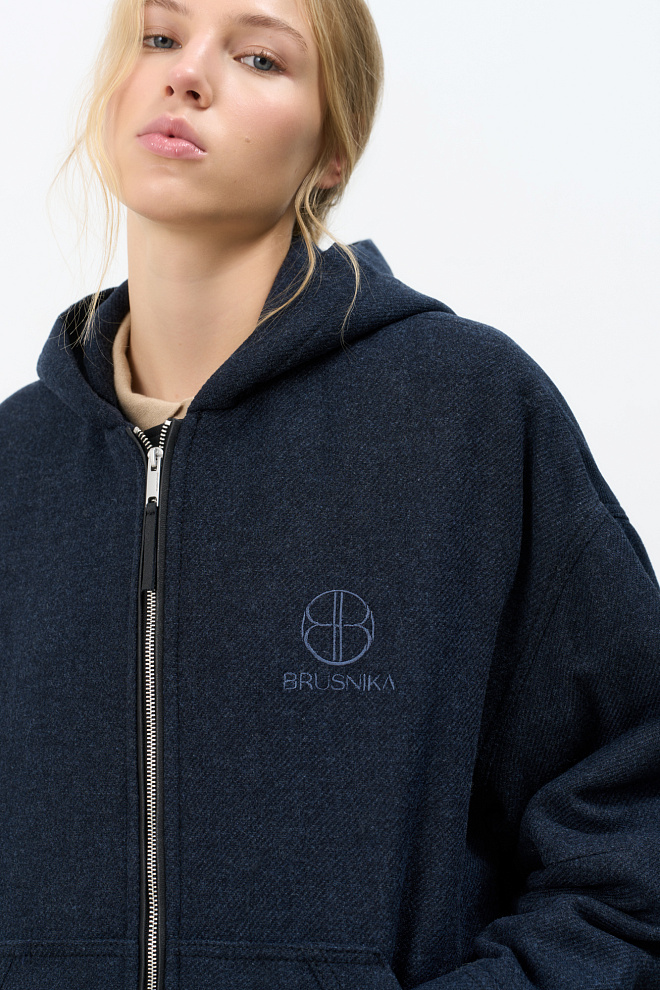 Свободный бомбер с капюшоном 