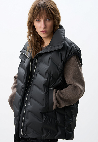 Объемный жилет на пуху