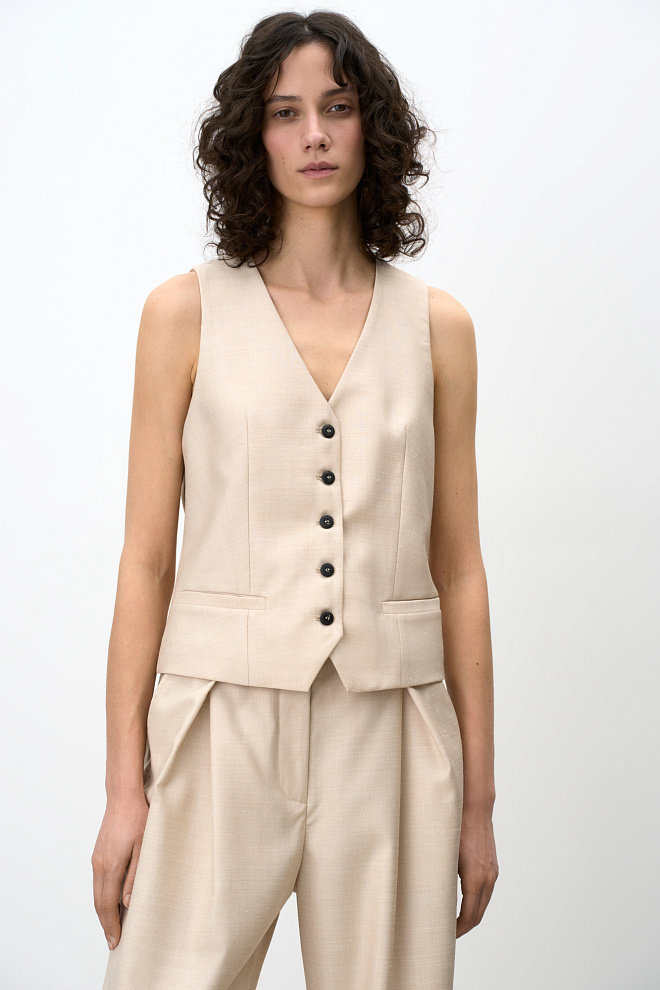 Жилет из шерсти с V-образным вырезом