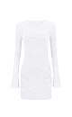 Трикотажное платье длины мини из органического хлопка. Модель приталенного силуэта, с длинными расклешенными рукавами разрезами на манжетах и круглым вырезом горловины. <br />
Изделие декорировано объемным растительным орнаментом. Органический хлопок - более экологичная и безопасная альтернатива обычному хлопку, выращенная без использования химикатов. 