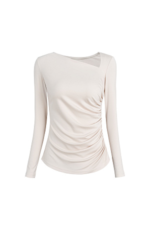 бежевый Лонгслив с асимметричным вырезом. Модель приталенного силуэта с драпировкой сбоку.