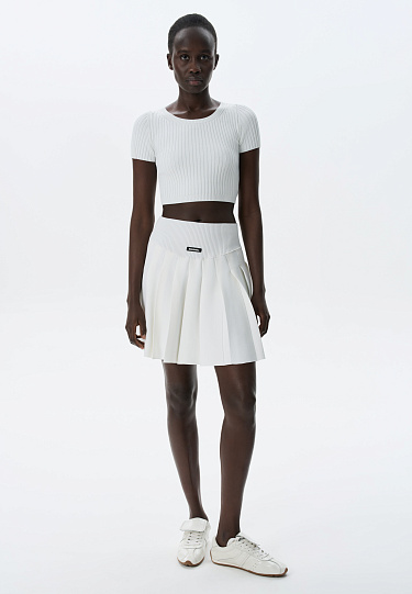 Короткий трикотажный топ в рубчик