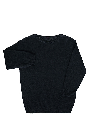 черный Длинный полупрозрачный трикотажный джемпер из мериносовой шерсти экстрафайн с добавлением шерсти альпака. Модель свободного силуэта, со спущенной линией плеч, длинными рукавами и неглубоким круглым вырезом горловины. Манжеты рукавов и низ изделия выполнены в рубчик.