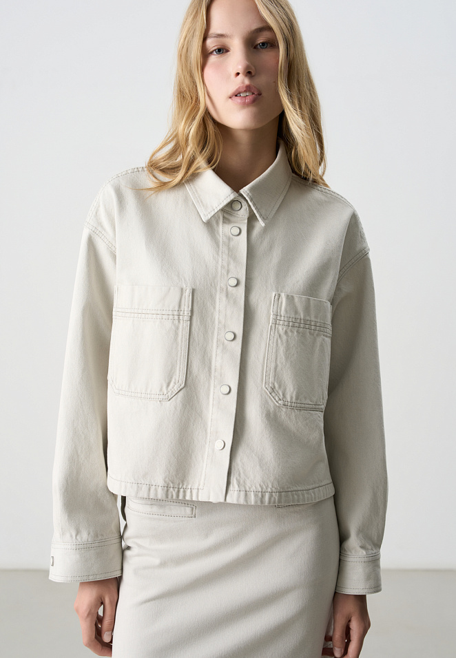 Джинсовая рубашка с удлиненной спинкой