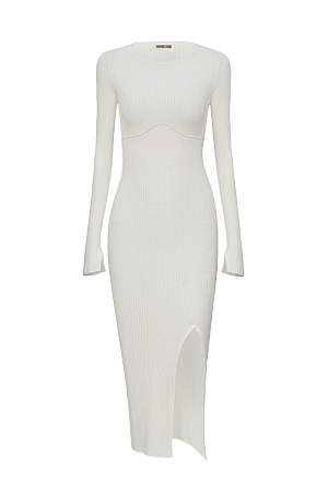молочный Трикотажное платье из мягкой вискозы с длинными рукавами. Фигурный кант под грудью и разрез сбоку.
