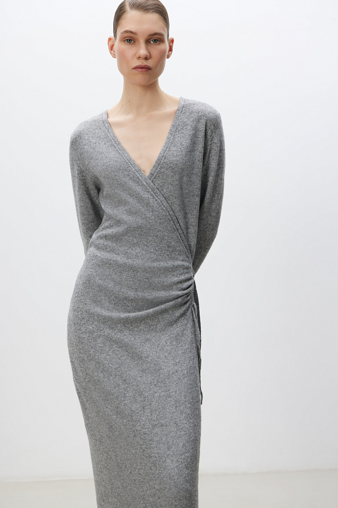 Платье на запах из шерсти и кашемира
