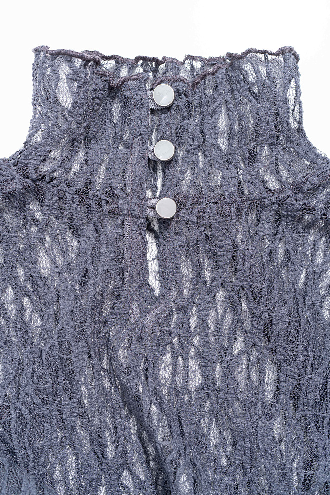 Кружевной топ с воротником-стойкой