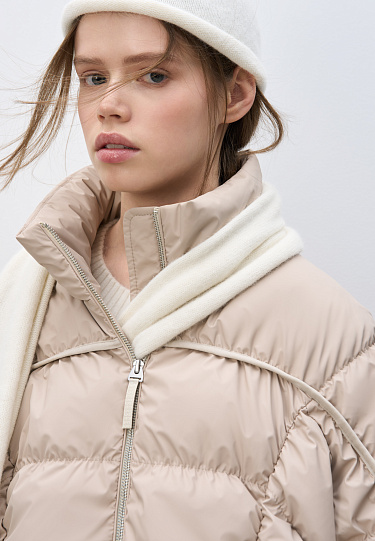 Стеганый пуховик с капюшоном