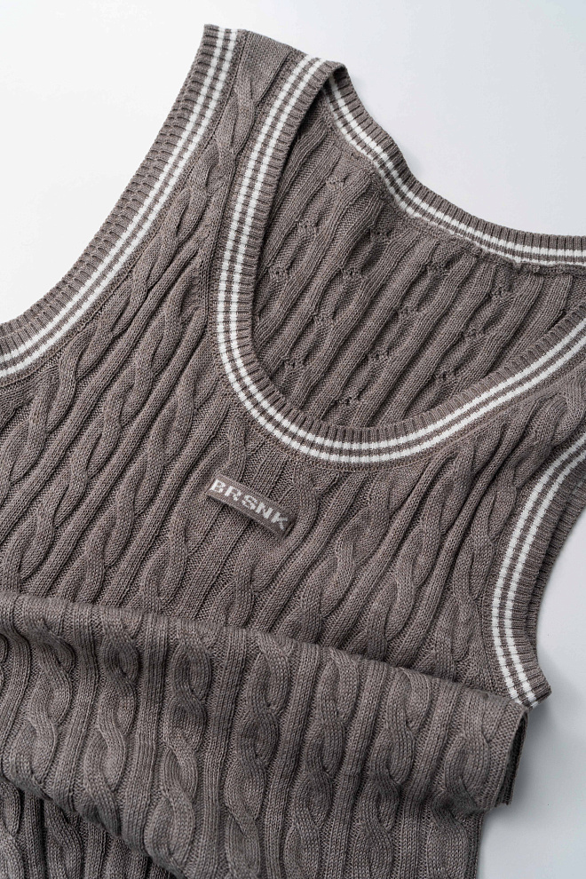 Трикотажная майка с косами 