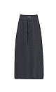 Трикотажная юбка длины макси из кашемира и шерсти. Модель по фигуре, с широким эластичным поясом в рубчик, дополненным кулиской и двумя накладными карманами сзади. Изделие декорировано вывязанным логотипом.