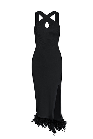 черный Трикотажное платье, декорированное перьями. Модель приталенного силуэта с открытой спиной, перекрученным лифом и разрезом сбоку.