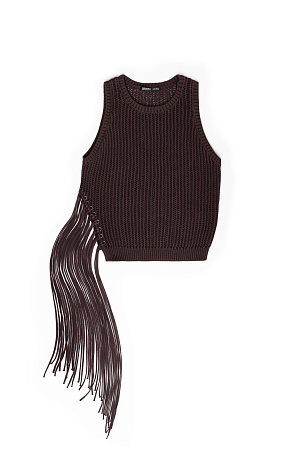 коричневый Трикотажный ажурный топ из 100% хлопка. Модель прямого силуэта, без рукавов, с круглым вырезом горловины. Изделие декорировано длинной бахромой и люверсами.