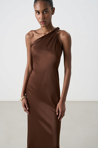 Атласное платье с перекрутом