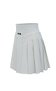 Трикотажная юбка длины мини в теннисном стиле. Модель с широким эластичным поясом в рубчик. Изделие декорировано брендированным ярлыком.